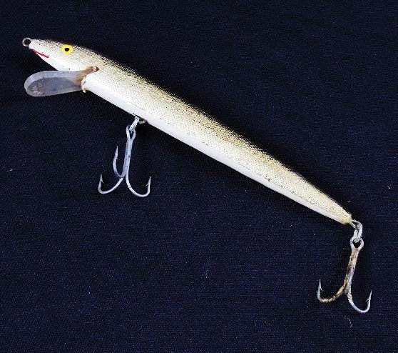 Vintage Fishing Hook - FH190: Vintage Fishing Hook - FH190 - As-Is Condition. This antique fishing item is a must-have for any fishing or antique enthusiast. Pretty cool. Thank you for viewing this auction. We appreciate your busi