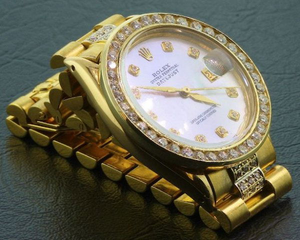 Gents Rolex 18KT Gold DateJust Wristwatch A197 FU: Gents Rolex 18KT Gold DateJust Wristwatch A197 FULL APPRAISAL - Excellent Condition. Diamond 2.55ct. Weighs 105.71 grams! Comes will FULL LETTER from AIG. See Scan. Valued at $27,100.00. - Thank you f