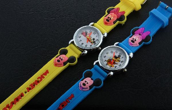 Lot (2) Mickey & Minnie Mouse Disney Watches #14: Lot (2) Mickey & Minnie Mouse Disney Watches #14 - Excellent Working Condition. No scrapes, scratches etc. Great gift idea! - Thank you for viewing this lot. We are always adding new inventory and new