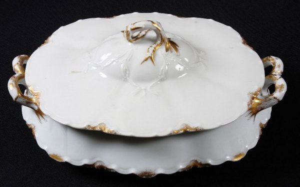 Haviland French Limoges Antique 2pc. Casserole w/: Haviland French Limoges Antique 2pc. Casserole w/ Lid - Good Condition. KW5269 - A rare find. Durable, Good Weight. - Thank you for viewing this lot. We are always adding new inventory and new auction