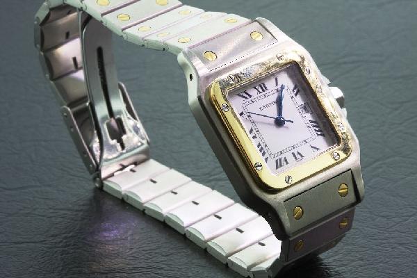 Two-Tone Cartier Santos Wristwatch A375: Two-Tone Cartier Santos Wristwatch A375 - Nice Watch - 85.56 gm - 18Kt Yellow Gold. Comes with a Full Appraisal letter from AIG. Valued at $6,240.00. - Thank you for viewing this lot. We appreciate al