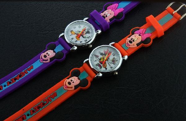 Lot (2) Mickey & Minnie Mouse Disney Watches #11: Lot (2) Mickey & Minnie Mouse Disney Watches #11 - Excellent Working Condition. No scrapes, scratches etc. Great gift idea! - Thank you for viewing this lot. We are always adding new inventory and new