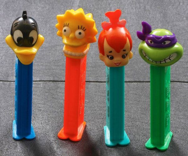 Classic Cartoons #38 - Lot of (4) Vintage Pez Disp: Classic Cartoons #38 - Lot of (4) Vintage Pez Dispensers - Excellent Vintage Used Condtion. Good paint, no cracks, working condition. - Thank you for viewing this lot. We are always adding new invento
