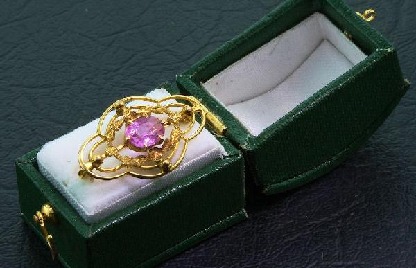 Circa 1910 Pink Topaz 10K Yellow Gold Antique Pin : Circa 1910 Pink Topaz 10K Yellow Gold Antique Pin Brooch - Excellent Condition (Beth #8) ED54R1. Antique Pin set inin solid 10K yellow gold and marked 10K on the back of the pin. 1.6 grams. 5/8 X 1". 