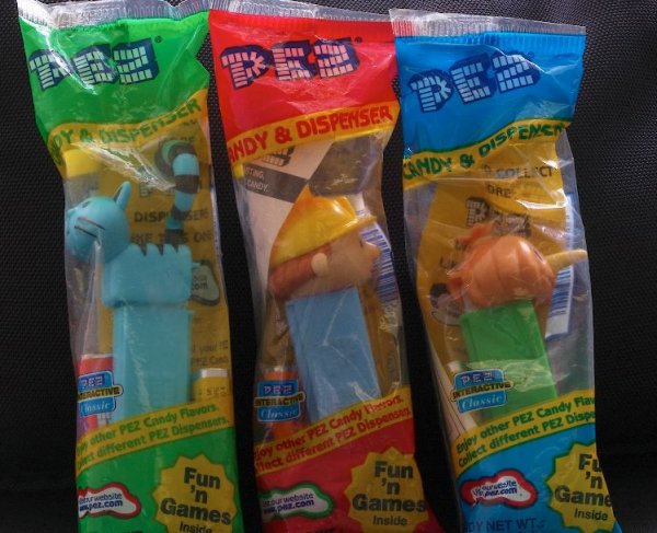 Bob The Builder #41 - Lot of (3) Vintage Pez Dispe: Bob The Builder #41 - Lot of (3) Vintage Pez Dispensers - Excellent Vintage Condtion. Still in original packaging and with candy! - Thank you for viewing this lot. We are always adding new inventory a