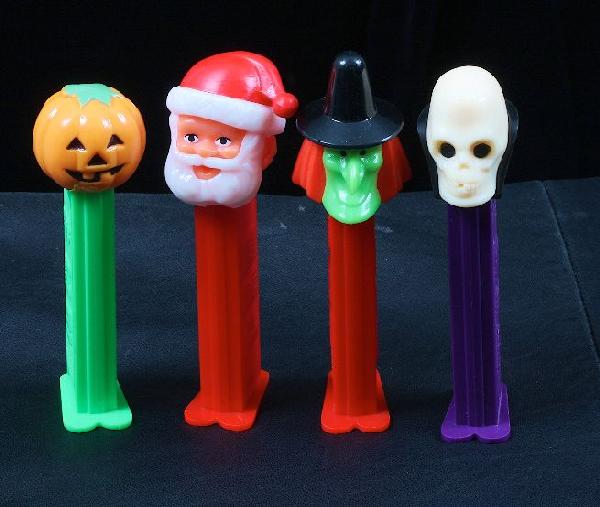 Holiday #45 - Lot of (4) Vintage Pez Dispensers: Holiday #45 - Lot of (4) Vintage Pez Dispensers - Excellent Vintage Used Condtion. Good paint, no cracks, working condition. - Thank you for viewing this lot. We are always adding new inventory and ne