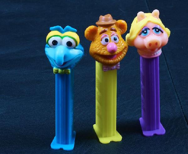 Muppets #51 - Lot of (3) Vintage Pez Dispensers: Muppets #51 - Lot of (3) Vintage Pez Dispensers - Excellent Vintage Used Condtion. Good paint, no cracks, working condition. - Thank you for viewing this lot. We are always adding new inventory and ne