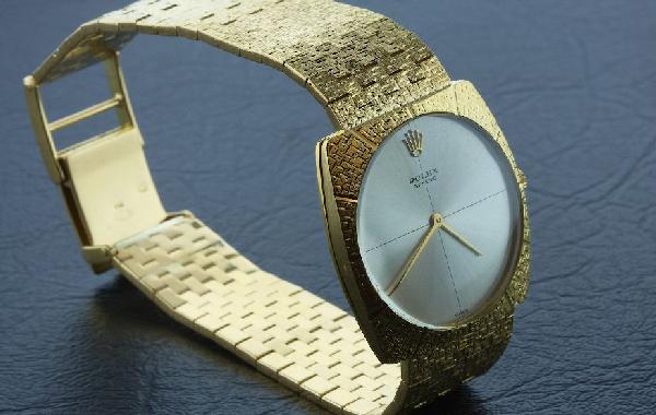 Vintage 18KTY Gold Rolex Wristwatch c.1959 A386: Vintage 18KTY Gold Rolex Wristwatch c.1959 A386 - Amazing Watch - 75.51 gm - Circa 1959. Serial #1256958. 18KT Yellow Gold & Gold Mesh. Comes with a Full Appraisal letter from AIG. Valued at $17,880.0