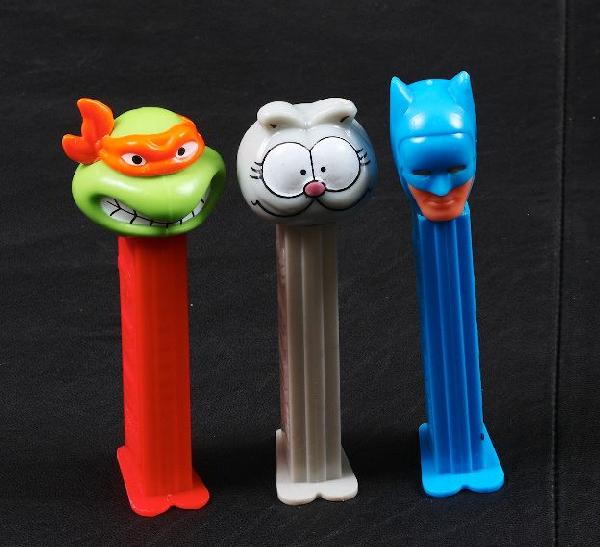 Cartoons #43 - Lot of (3) Vintage Pez Dispensers: Cartoons #43 - Lot of (3) Vintage Pez Dispensers - Excellent Vintage Used Condtion. Good paint, no cracks, working condition. - Thank you for viewing this lot. We are always adding new inventory and n
