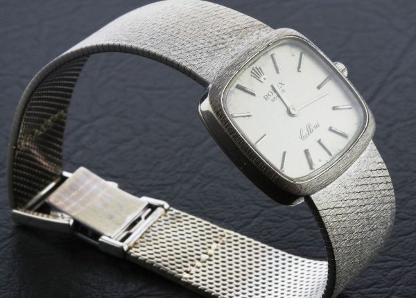 Ladies 18KT White Gold Rolex Cellini A371 Wristwa: Ladies 18KT White Gold Rolex Cellini A371 Wristwatch - Amazing Watch - 69.42 gm - Comes with a Full Appraisal letter from AIG. Valued at $12,000.00. - Thank you for viewing this lot. We are always add