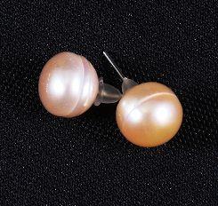 Pair of Coral Pearl Earrings 10-11MM KK3: Pair of Coral Pearl Earrings 10-11MM KK3 - Excellent Condition - Thank you for viewing this lot. We are always adding new inventory and new auctions, so check back often. We appreciate your business a