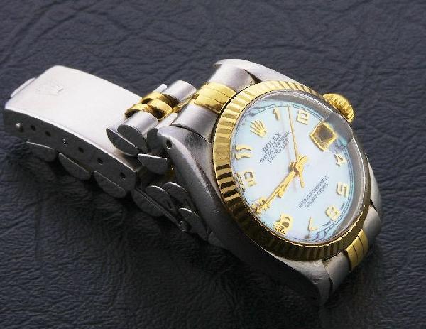 Lady Rolex Two-Tone DateJust Wristwatch A253 FULL : Lady Rolex Two-Tone DateJust Wristwatch A253 FULL APPRAISAL - Excellent Condition. Weighs 54.00 grams! Comes will FULL LETTER from AIG. See Scan. Valued at $6,880.00. - Thank you for viewing this lot.