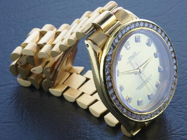Rolex 18KT Yellow Gold Oyster Perpetual A384 Wristw: Rolex 18KT Yellow Gold Oyster Perpetual A384 Wristwatch - Nice Watch - 112.25 gm - 18KT Yellow Gold & 44 round brilliant cut diamonds = 2.50ct diamonds. Comes with a Full Appraisal letter from AIG. Va