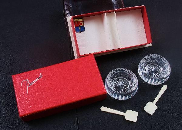 Box Set of Baccarat Crystal Salt Cellars with Spoo: Box Set of Baccarat Crystal Salt Cellars with Spoons ED23 - Excellent Condition! VS921WD. No chips or cracks. Two Crystal salt cellars with spoons in original box. Genuine Baccarat Crystal. - Thank yo