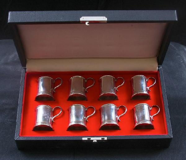 LUNT Boxed Set of 8 Sterling Silver Miniature Tank: LUNT Boxed Set of 8 Sterling Silver Miniature Tankards/Shot Glasses ED50 - Excellent Vintage Condition! RX531BN. Boxed set of 8 sterling silver miniature tankards / shot glasses made by Lunt. Box line