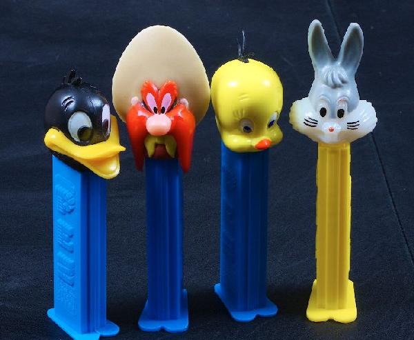 Looney Toons #50 - Lot of (4) Vintage Pez Dispenser: Looney Toons #50 - Lot of (4) Vintage Pez Dispensers - Excellent Vintage Used Condtion. Good paint, no cracks, working condition. - Thank you for viewing this lot. We are always adding new inventory a
