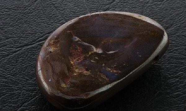 Natural Boulder Opal BO6 139.73 ct.: Natural Boulder Opal BO6 139.73 ct. - Natural Boulder Opal - Beautiful stone. 139.73 ct. - Thank you for viewing this lot. We are always adding new inventory and new auctions, so check back often. We