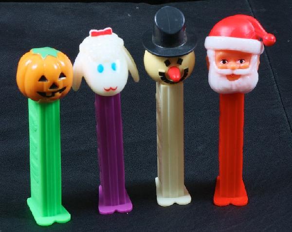 Holiday #46 - Lot of (4) Vintage Pez Dispensers: Holiday #46 - Lot of (4) Vintage Pez Dispensers - Excellent Vintage Used Condtion. Good paint, no cracks, working condition. - Thank you for viewing this lot. We are always adding new inventory and ne