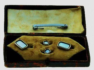Antique Boxed Set of MOP Silver Tone Cufflinks & S: Antique Boxed Set of MOP Silver Tone Cufflinks & Studs w/ Orignial Box? - As-Is Condition 100699 - British Made - Comes with box. - Thank you for viewing this lot. We are always adding new inventory a