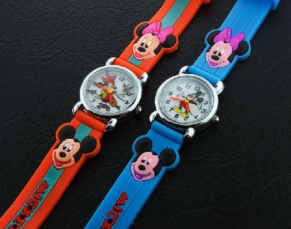 Lot (2) Mickey & Minnie Mouse Disney Watches #8: Lot (2) Mickey & Minnie Mouse Disney Watches #8 - Excellent Working Condition. No scrapes, scratches etc. Great gift idea! - Thank you for viewing this lot. We are always adding new inventory and new