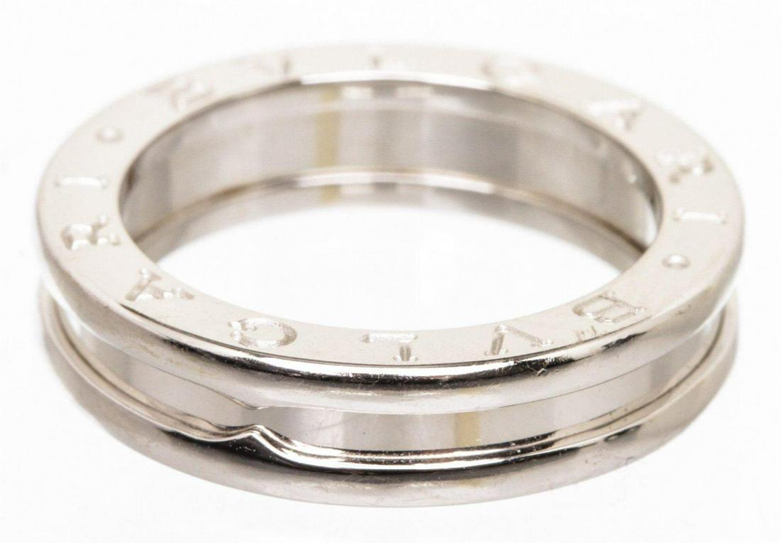 Bvlgari 18K White Gold B.zero1 Single Ring 52: Bvlgari 18K White Gold B.zero1 Single Ring 52. Bvlgari 18K white gold B.zero1 ring band in designer size 52. Includes box. Measurements: Length: 1 in / 3 cm Width: 1 in / 3 cm 1 in / 3 cmCONDITION: Pr