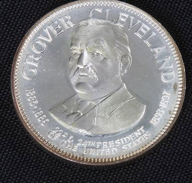Grover Cleveland 33.1gm. Sterling Silver President: Grover Cleveland 33.1gm. Sterling Silver Presidents #12 - Franklin Mint American Presidents medal. Short biography reverse. Marked Sterling" reverse. Slightly larger than a silver dollar, little more 