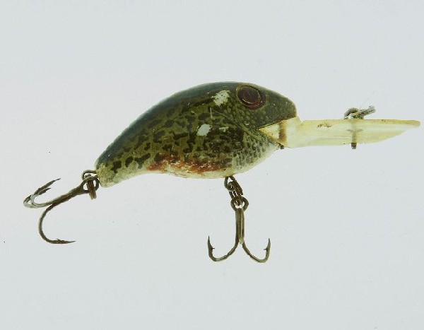 Vintage Fishing Hook FH180: Vintage Fishing Hook FH180 - As-Is Condition. This antique fishing item is a must-have for any fishing or antique enthusiast. Pretty cool. Thank you for viewing this auction. We appreciate your busine