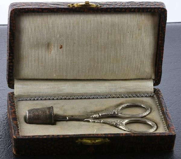 Antique German Silver Sewing Kit in Box w/ Thimble: Antique German Silver Sewing Kit in Box w/ Thimble - Nice Condition, Good Color and Detail. 3A131W7. - Thank you for viewing this lot. We are always adding new inventory and new auctions, so check bac