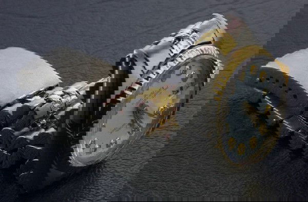 18KT Gold Lady Rolex Two-Tone DateJust Wristwatch: 18KT Gold Lady Rolex Two-Tone DateJust Wristwatch A183 - Phenominal Watch. AS1071OD. Stainless Steel & 18KT Yellow Gold. 50.72 gm. Comes with a full appraisal Letter from AIG. Valued at $7550.00 - Tha