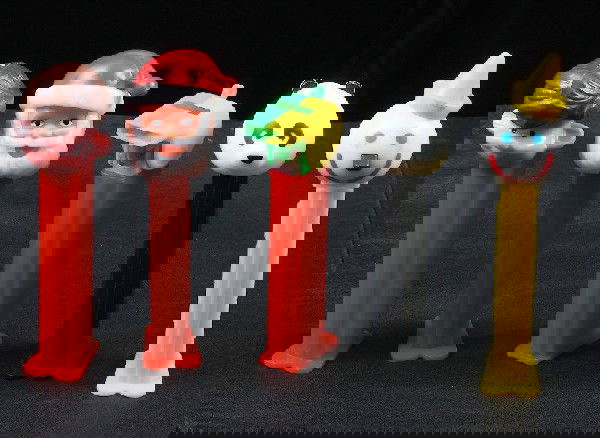 Lot of (5) Assorted Vintage Pez Dispensers #52: Lot of (5) Assorted Vintage Pez Dispensers #52 - Excellent Vintage Used Condtion. Good paint, no cracks, working condition. - Thank you for viewing this lot. We are always adding new inventory and new