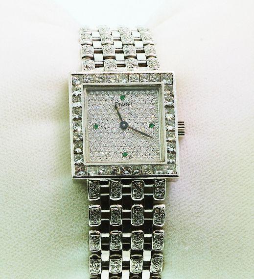 Vintage Piaget Wristwatch A606: Vintage Piaget Wristwatch A606 Excellent Condition! One cast & assembled Piaget diamond wrist watch electronically tested 18KT white gold. Condition: G-5 fine. 7 1/4 in length. 32 channel set princess