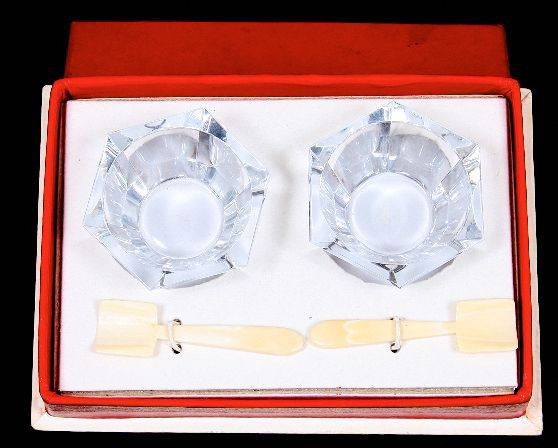Pair of Baccarat Crystal Salt Cellars w/Spoons Orig Box: Pair of Baccarat Crystal Salt Cellars w/Spoons Orig Box ED371 Excellent Vintage Condition! JH57UJ. Presenting a stunning pair of Baccarat crystal salt cellars with spoons in the original box. Eash cel