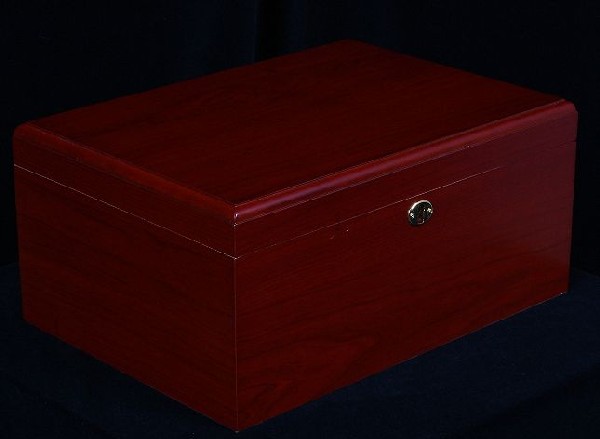 Classic Rojo Deluxe Cigar Humidor. 6: Classic Rojo Deluxe Cigar Humidor. 6 Excellent Condition! Classic Rojo Deluxe Cigar Humidor. Includes Humidor, Hygrometer, Humidification System & accessories.. Thank you for viewing this lot. We are 