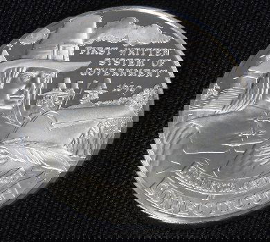 Franklin Mint Sterling Silver States Connecticut 1/2 Tr: "Franklin Mint Sterling Silver States Connecticut 1/2 Troy Oz. #7 This is a rare Franklin Mint "Silver States" One Half Troy Oz. Sterling Silver Medal. - Thank you for viewing this lot. We are always