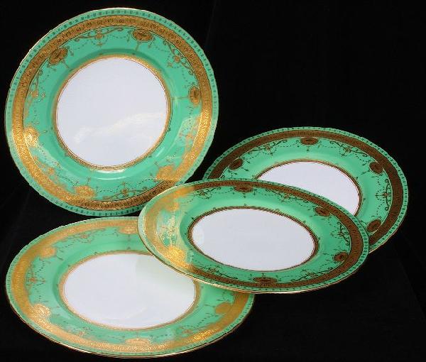 4 Mintons Gold Encrested Plate ED334: 4 Mintons Gold Encrested Plate ED334 Excellent Vintage Condition! TR101ER. You are bidding on 4 Minton plates. There are no chips, cracks or the such of any of these. Some will have minor scratches fr