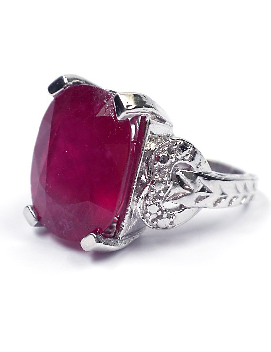 14KT White Gold Ladies Ruby Soltaire Ring A678: 14KT White Gold Ladies Ruby Soltaire Ring A678 Excellent Condition! One 14KT white god ladies cast ruby solitaire ring. Condition is new, good workmanship. Bright and patterned finish. Identified with