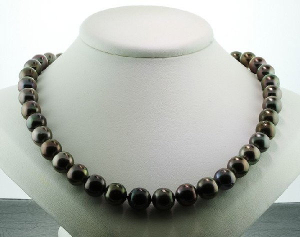 Tahitian Cultured Pearl Necklace A160 FULL APPRAISAL: "Tahitian Cultured Pearl Necklace A160 FULL APPRAISAL - Excellent Condition. 17 1/2" Princess length, 39 Pearls, White-Gold hook, Pearls are 9mm-12mm in size. Blackish/Green in color. Comes will FULL 