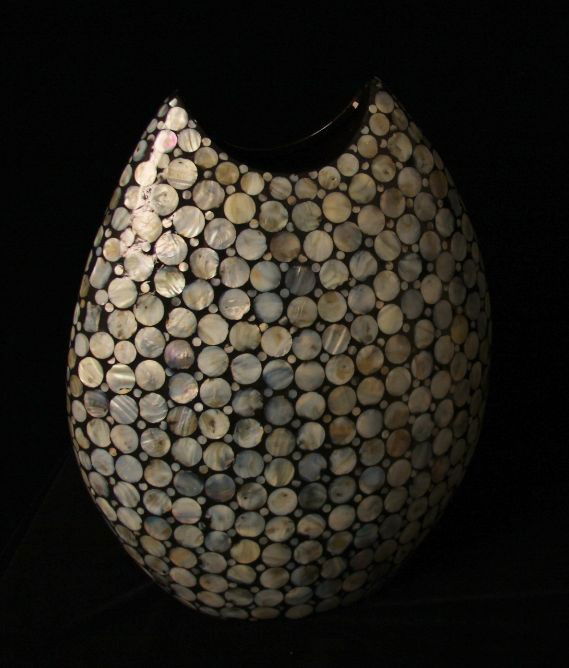 Abalone Shell Round Pokerdot Short Vase Lynn4: "Abalone Shell Round Pokerdot Short Vase Lynn4. Excellent Condition! JH14FD. This round pokerdot short vase of art décor' measures approx 13" x 5" x 15" (L-W-H). Detailed in abalone shell. - Thank yo