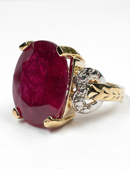 14KT Yellow Gold Ladies Ruby Solitaire Ring A731: "14KT Yellow Gold Ladies Ruby Solitaire Ring A731 Excellent Condition! One 14KT Yellow Gold Ladies Cast Ruby Solitaire Ring. Condition is new, good workmanship. The featured ruby is supported by a yel