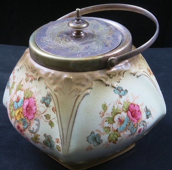 Vintage ELM Porcelain Biscuit Jar ED24: Vintage ELM Porcelain Biscuit Jar ED24 Excellent Vintage Condition. RQ121TC. Antique English porcelain biscuit jar with lid and handle. About 5 1/2 tall. - Thank you for viewing this lot. We are alway