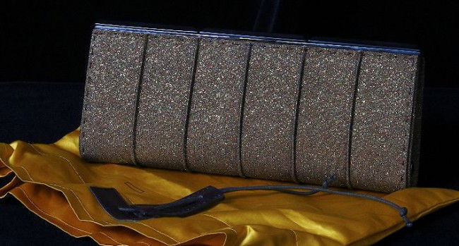 $2,500 VBH Clutch NWT. ED399: $2,500 VBH Clutch NWT. ED399. Excellent Condition! LK205LP. New with tags VBH evening clutch retails $2500- with dust bag. Condition: Mint. Thank you for viewing this lot. We are always adding new inv