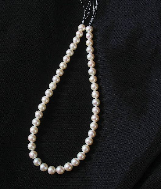Loose Strand Cultured Pearls- 10-11mm approx. 43 Pearls: Loose Strand Cultured Pearls 10-11mm approx. 43 Pearls PS1 - Excellent Condition CF7HJ - Thank you for viewing this lot. We are always adding new inventory and new auctions, so check back often. We ap