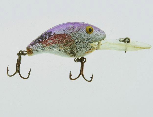 Vintage Fishing Hook FH188: Vintage Fishing Hook FH188 - As-Is Condition. This antique fishing item is a must-have for any fishing or antique enthusiast. Pretty cool. - Thank you for viewing this auction. We appreciate your busi