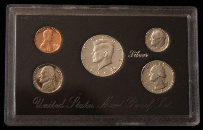 1992-S US Mint Silver Proof Set CS139: 1992-S US Mint Silver Proof Set CS139. As-Is Condition! Encased 1992-S US Mint Silver Proof Set. Includes Certificate of Authenticity. Thank you for viewing this lot. We are always adding new inventor