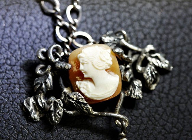 Antique Sterling Shell Cameo Lavalier Necklace ED614: "Antique Sterling Shell Cameo Lavalier Necklace ED614. Excellent Vintage Condition! NH59VX. Simply Gorgeous!! This is an antique Victorian Sterling Silver Shell Cameo & Pearl Victorian Lavaliere Neckl