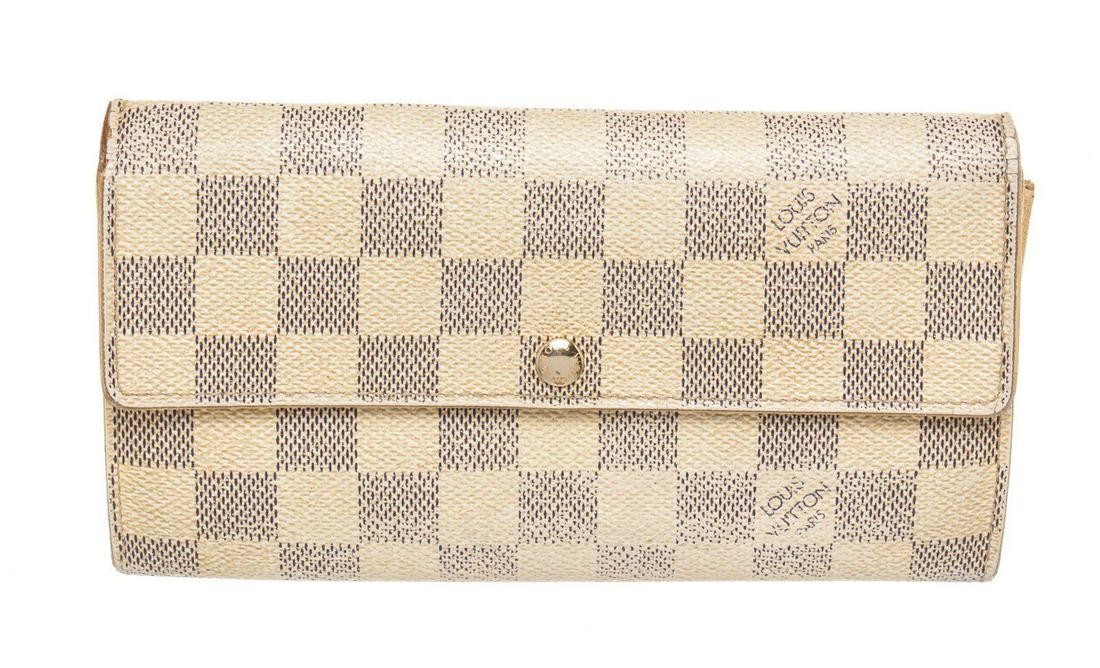 Louis Vuitton Beige Damier Canvas Sarah Wallet: Louis Vuitton Beige Damier Canvas Sarah Wallet with gold-tone hardware, leather lining and three interior pockets, middle zip closure compartment, with card slots, snap closure.