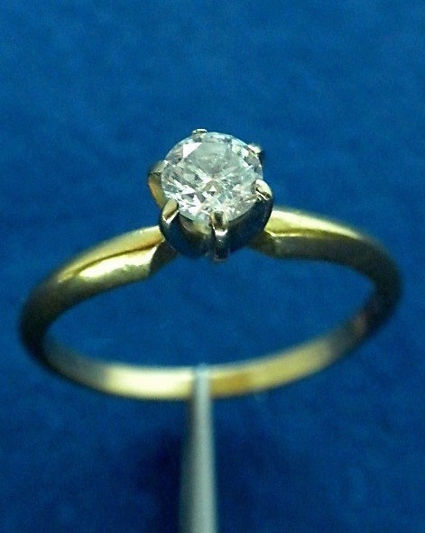 14KT Yellow Gold Diamond Solitaire Ring A2489: 14KT Yellow Gold Diamond Solitaire Ring A2489. Good Condition! ZE29VQ. One electronically tested 14KT yellow gold ladies cast diamond solitaire ring with a bright finish. Condition is good. Identified