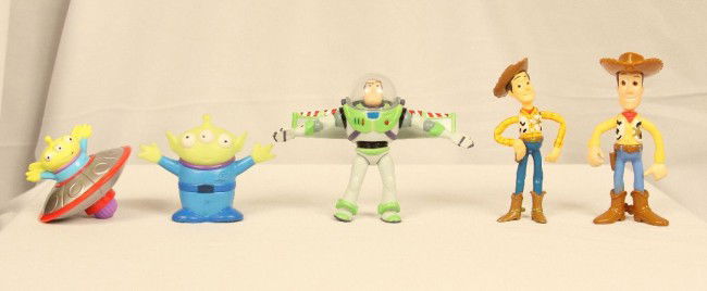 Lot of 5 Walt Disney "Toy Story" Toys ED950: Lot of 5 Walt Disney Toy Story" Toys ED950. As-Is Condition! LM9TJ. Lot of 5 Walt Disney Toy Story Toys. Includes one 4"-"Buzz Light Year", 4 1/2"-"Woody", 4"-"Woody", 3"-"Alien" and 2 1/2"-"Spinning