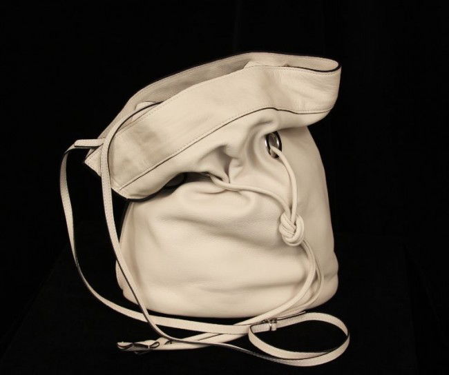 Irresistible Marni White Leather Bucket Bag ED668: "Irresistible Marni White Leather Bucket Bag ED668. Excellent Condition! XZ282YE. This is a Top Designer MARNI white leather Bucket Bag! It retails for $1,160.00. It is BRAND NEW and has the tags atta