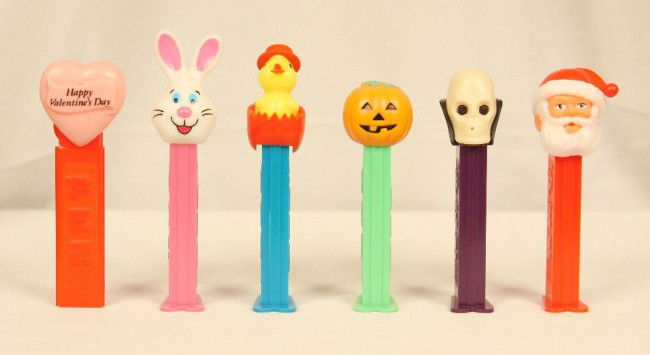 Lot of 6 Holiday PEZ Dispensers ED940: "Lot of 6 Holiday PEZ Dispensers ED940. Excellent Vintage Condition! OR6HS. Lot of 6 Holiday PEZ dispensers. Included are a 1999 "Bunny-E", 1996 "Valentine Heart" no feet, 1999 "Chick in Egg w/Hat", 1